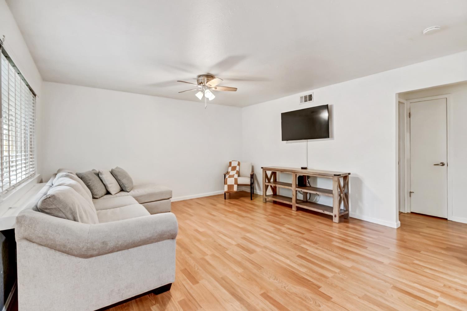 5097 Connecticut Drive 1