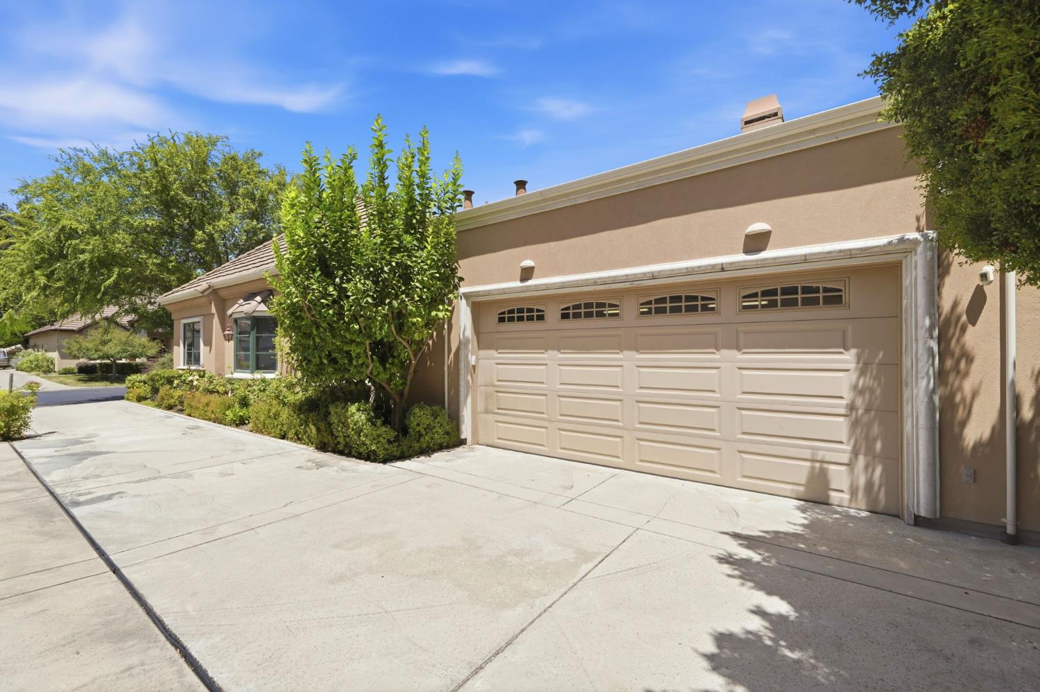 806 Sierra Oaks Vista Lane