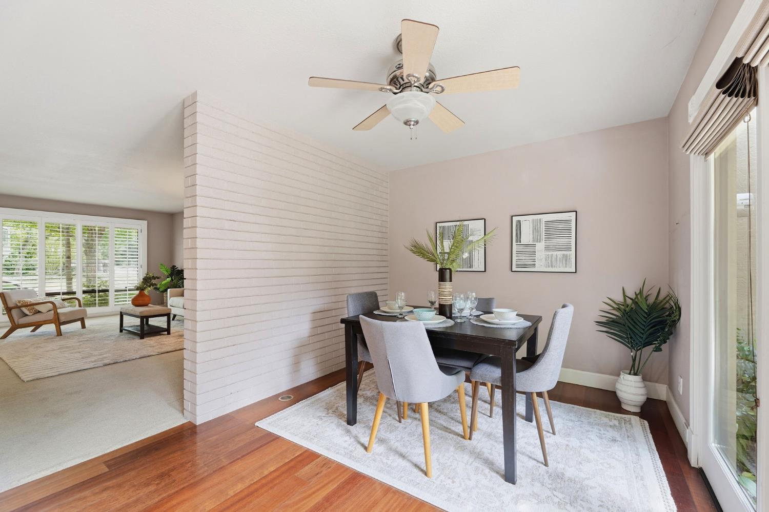 1276 Vanderbilt Way