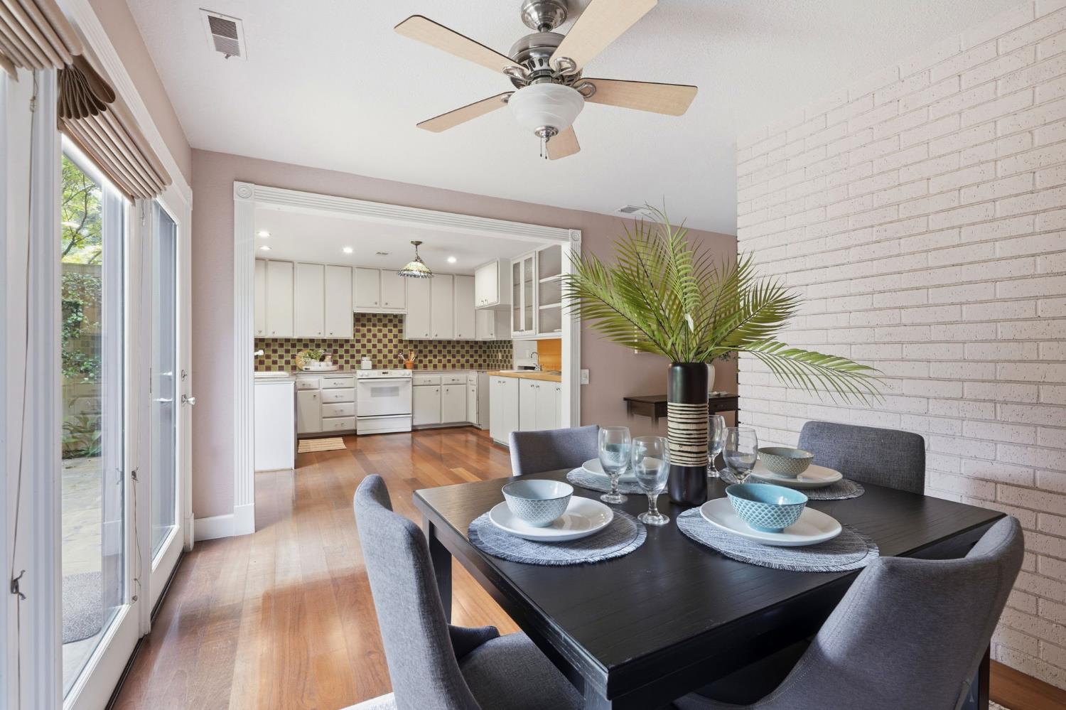 1276 Vanderbilt Way