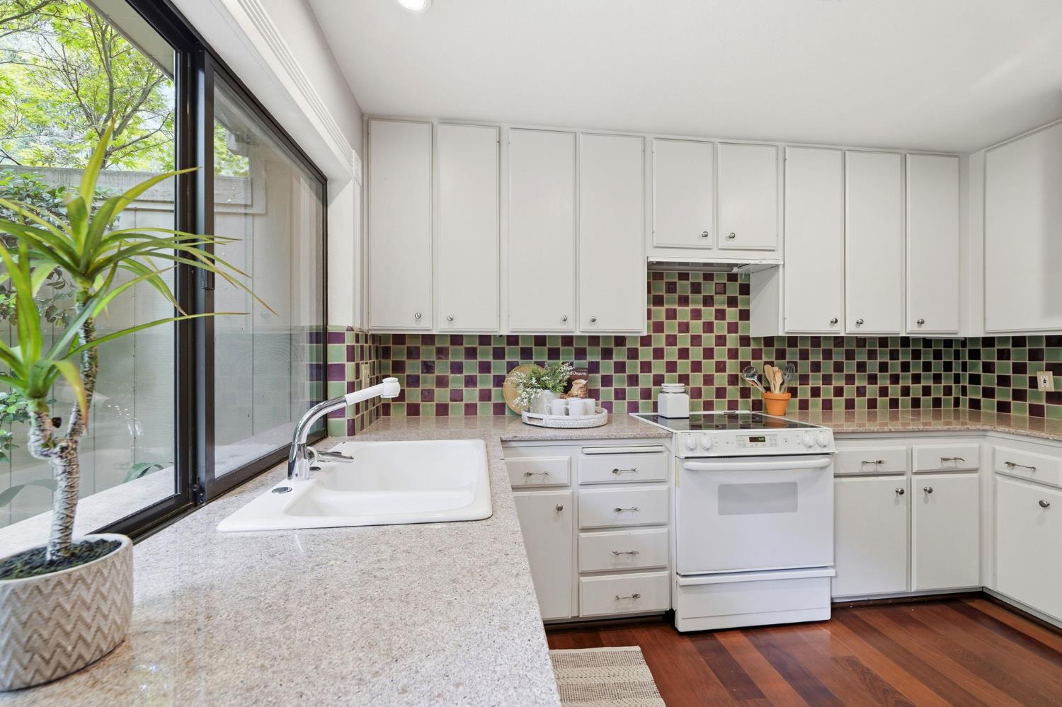 1276 Vanderbilt Way