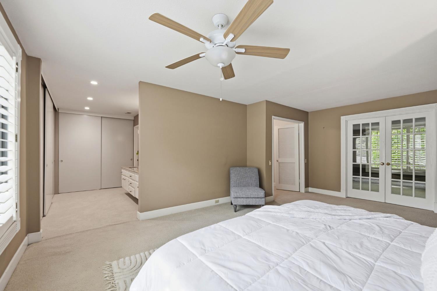 1276 Vanderbilt Way