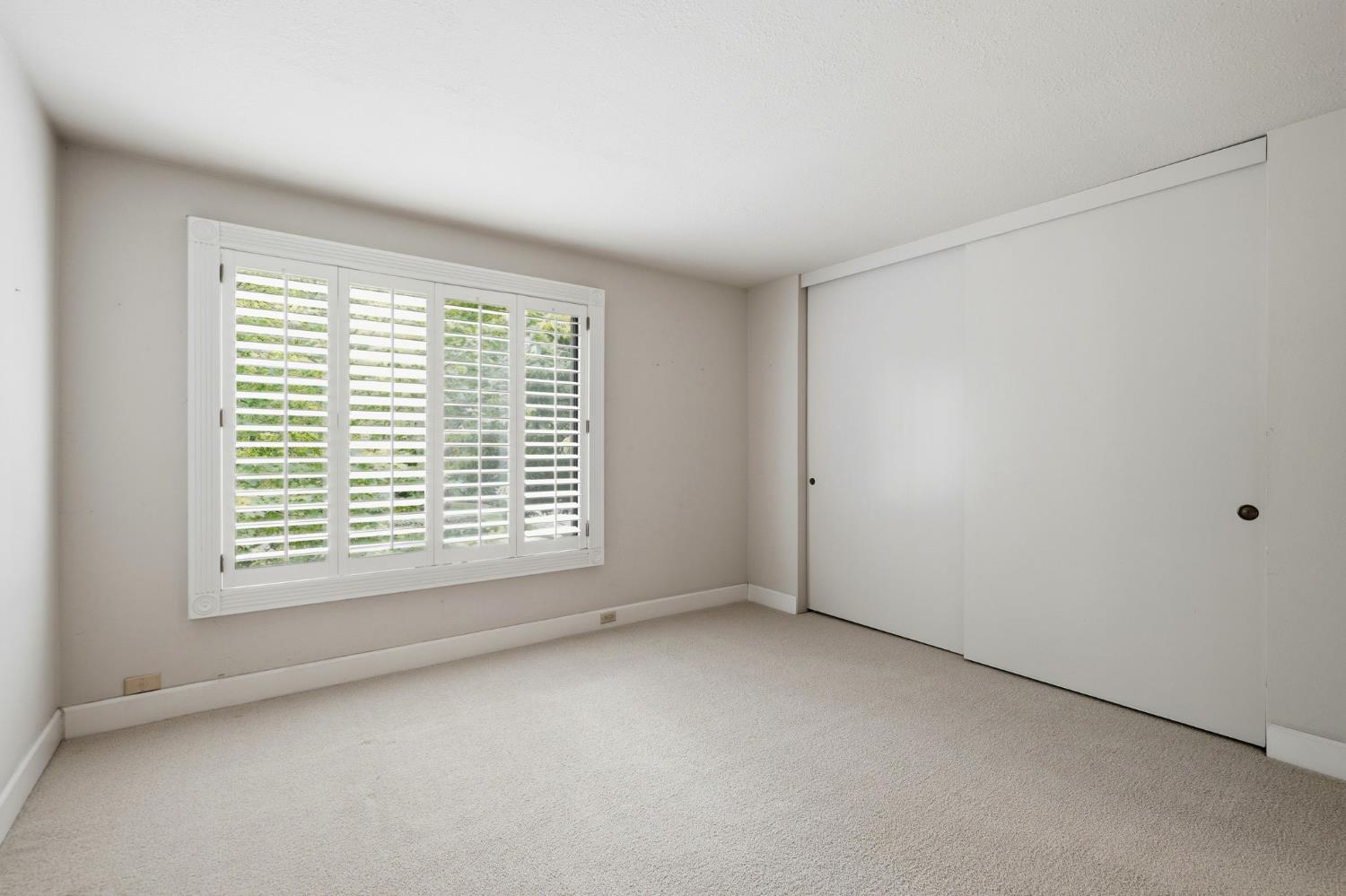 1276 Vanderbilt Way
