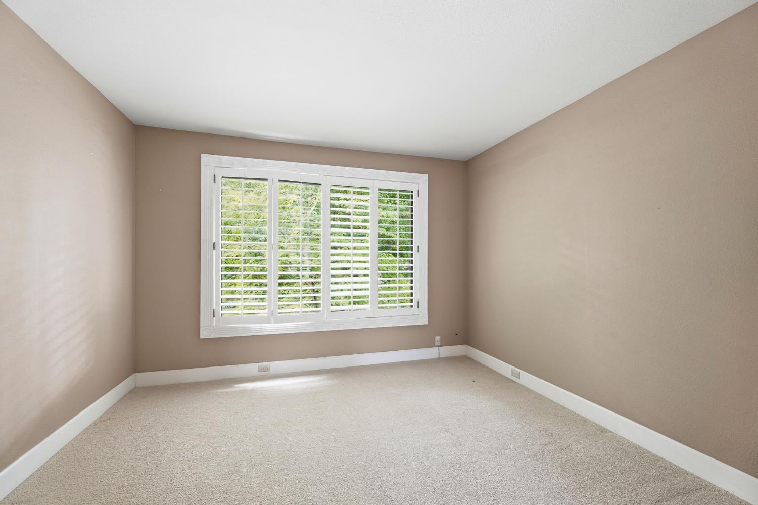 1276 Vanderbilt Way
