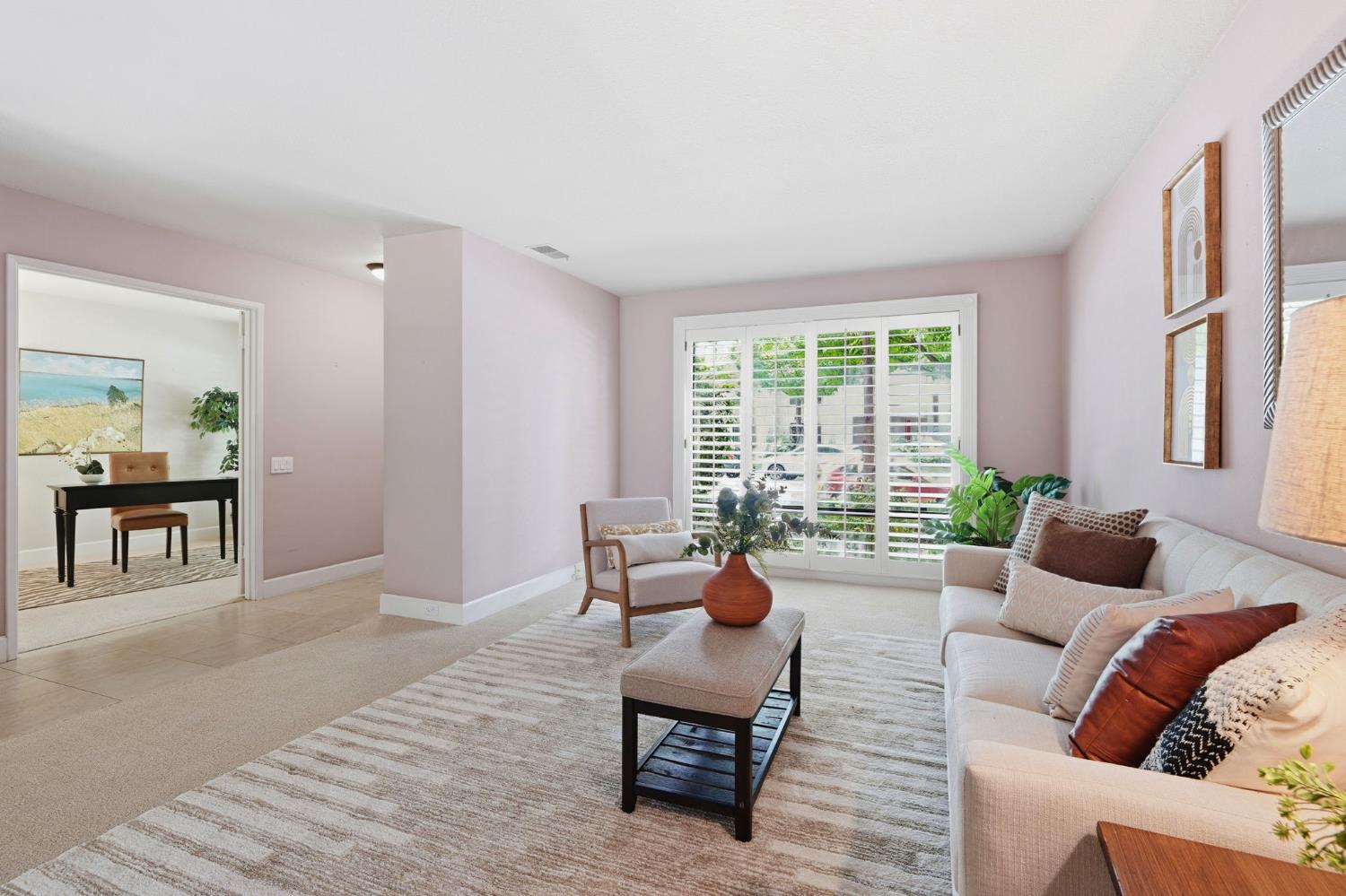 1276 Vanderbilt Way