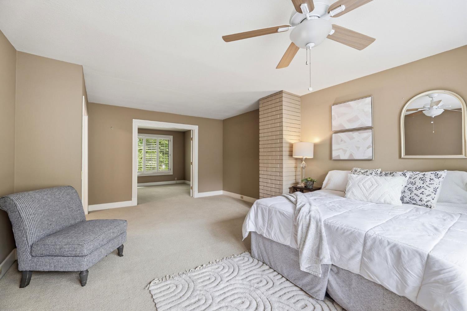 1276 Vanderbilt Way