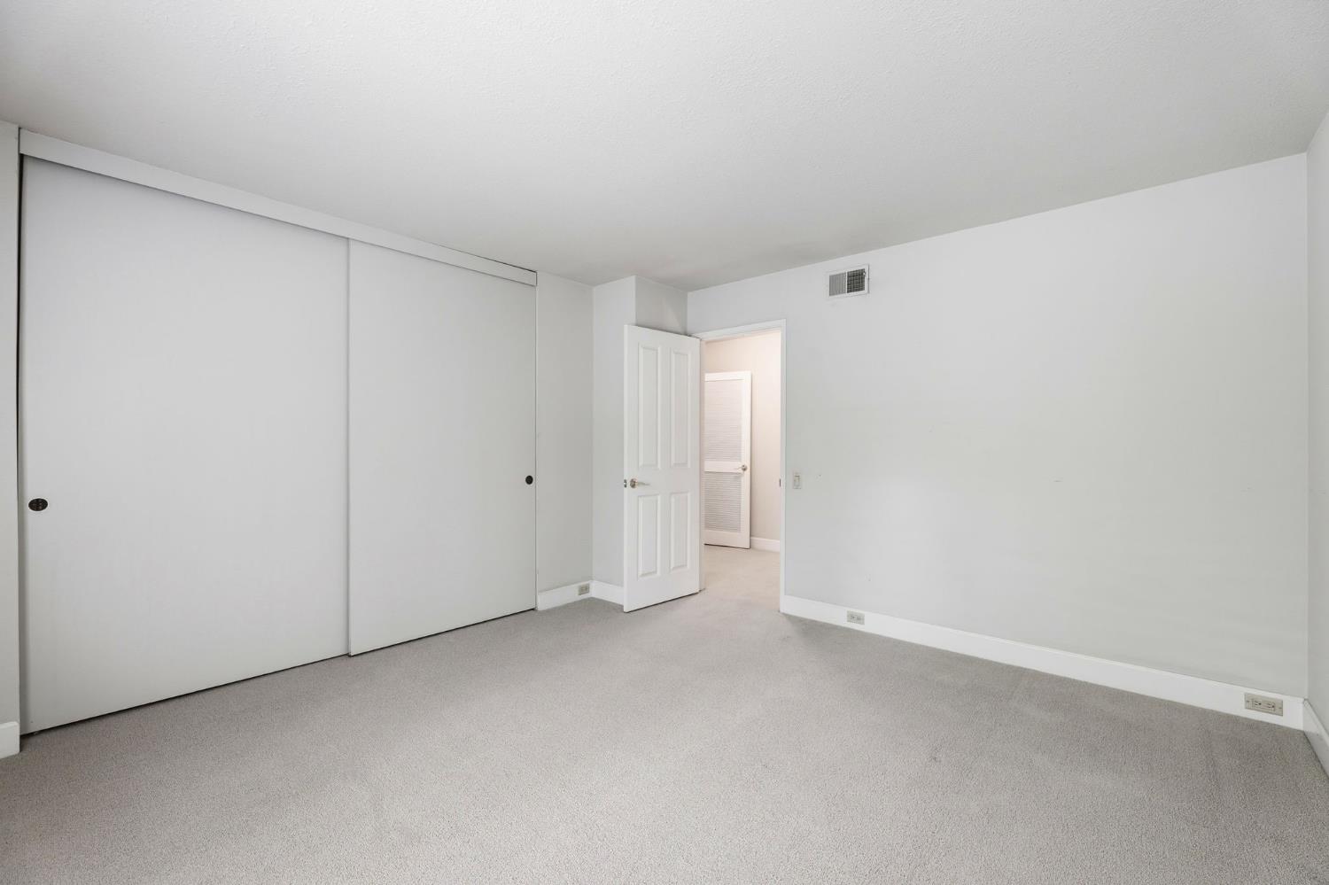 1276 Vanderbilt Way