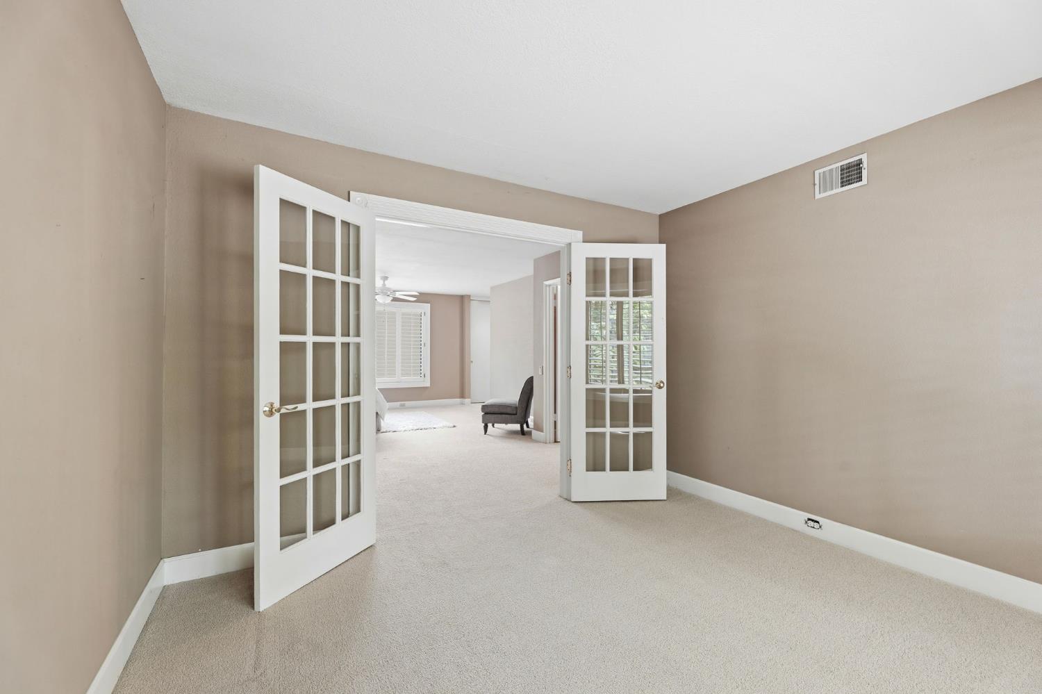 1276 Vanderbilt Way