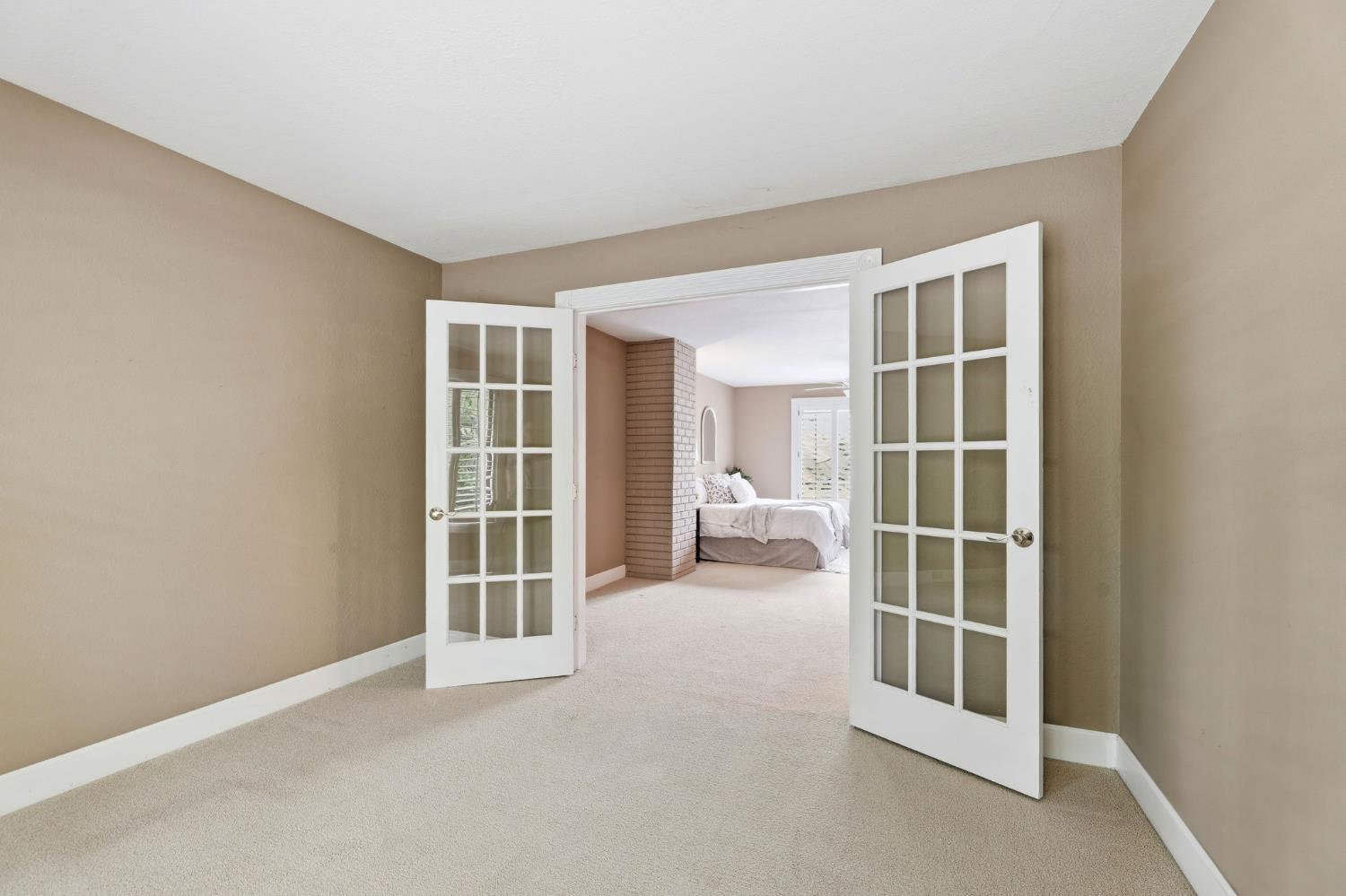 1276 Vanderbilt Way