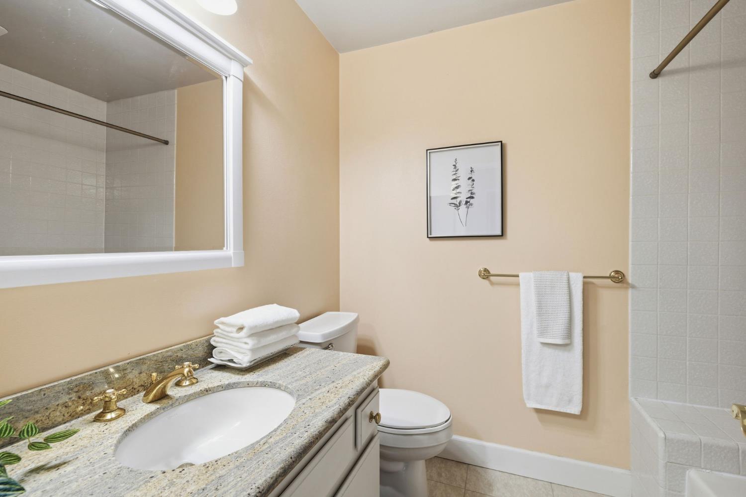 1276 Vanderbilt Way