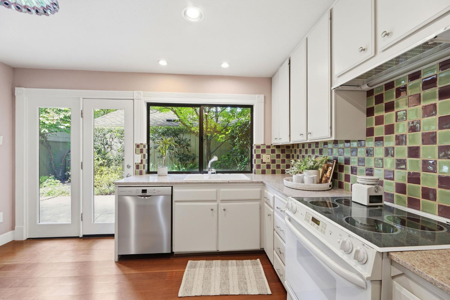 1276 Vanderbilt Way