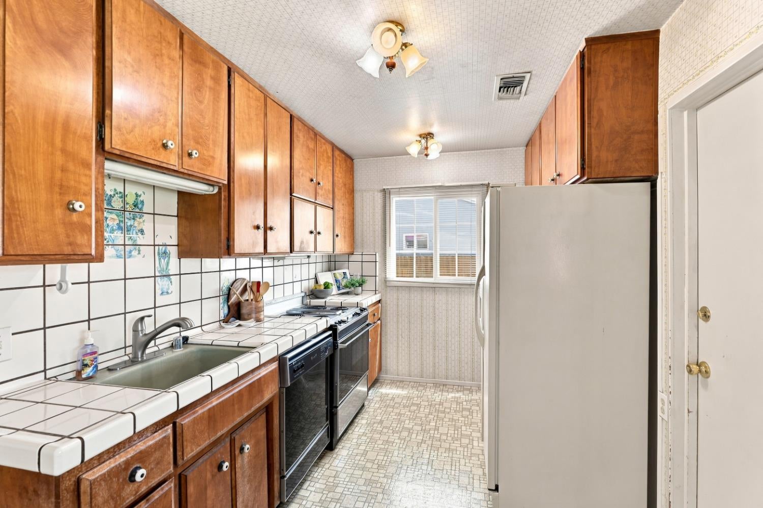 3431 Kentfield Drive