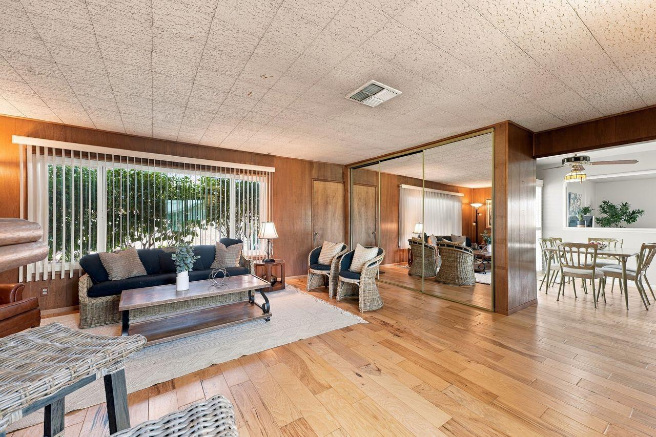 5248 Fernwood Way