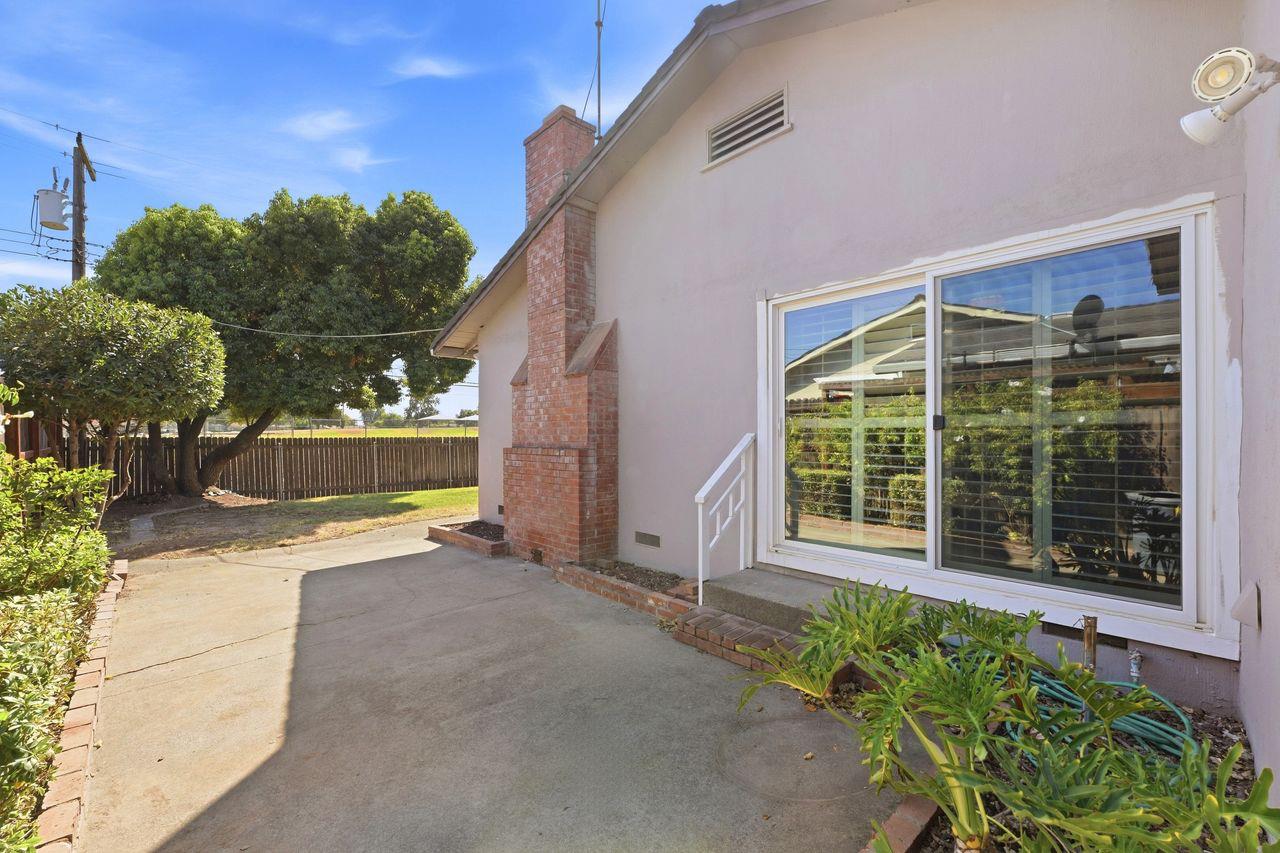 5248 Fernwood Way