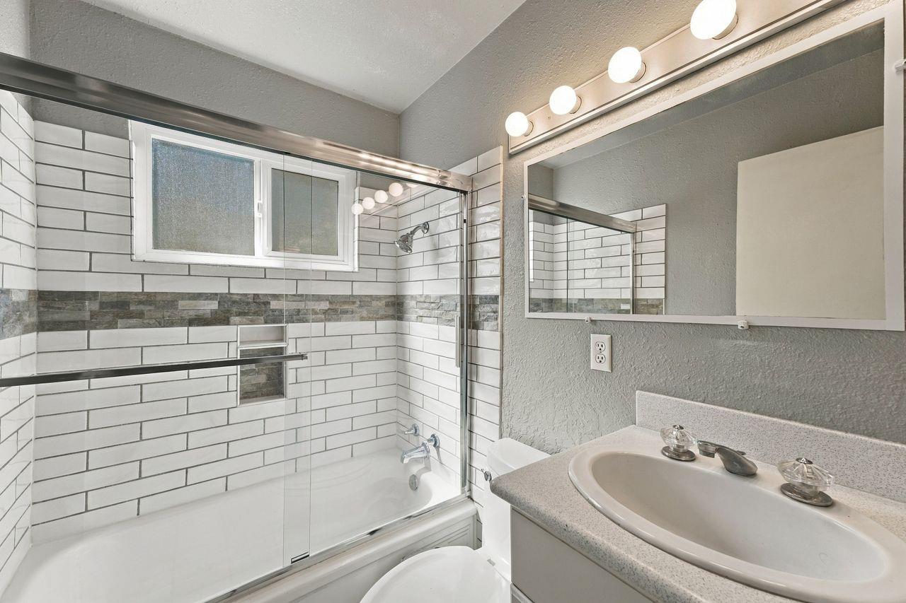 5248 Fernwood Way