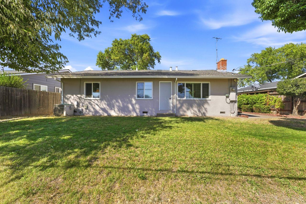 5248 Fernwood Way