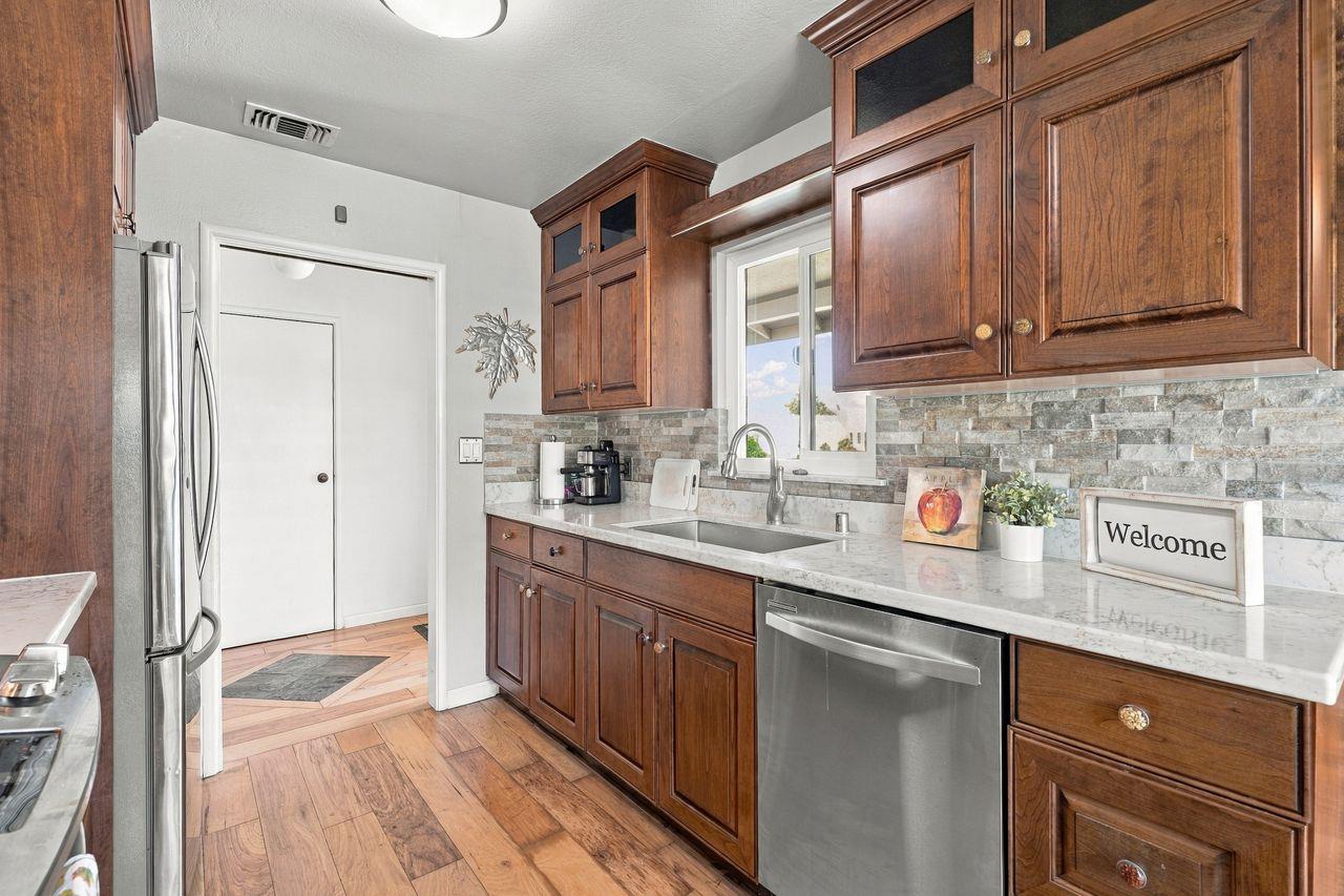 5248 Fernwood Way