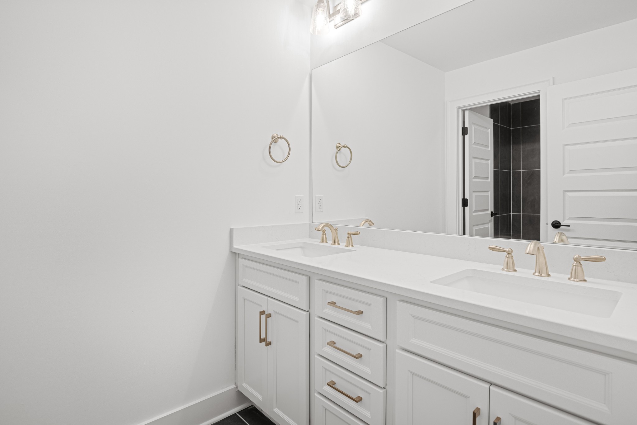 5073 Greentree