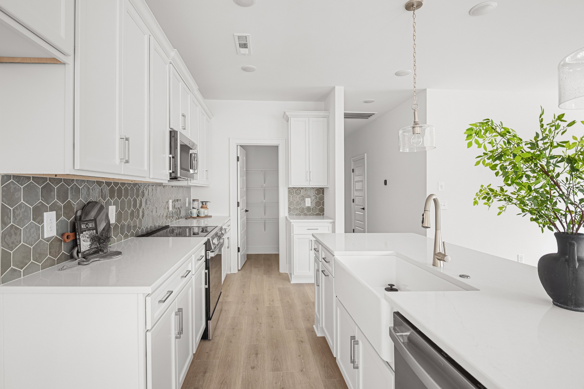 5073 Greentree