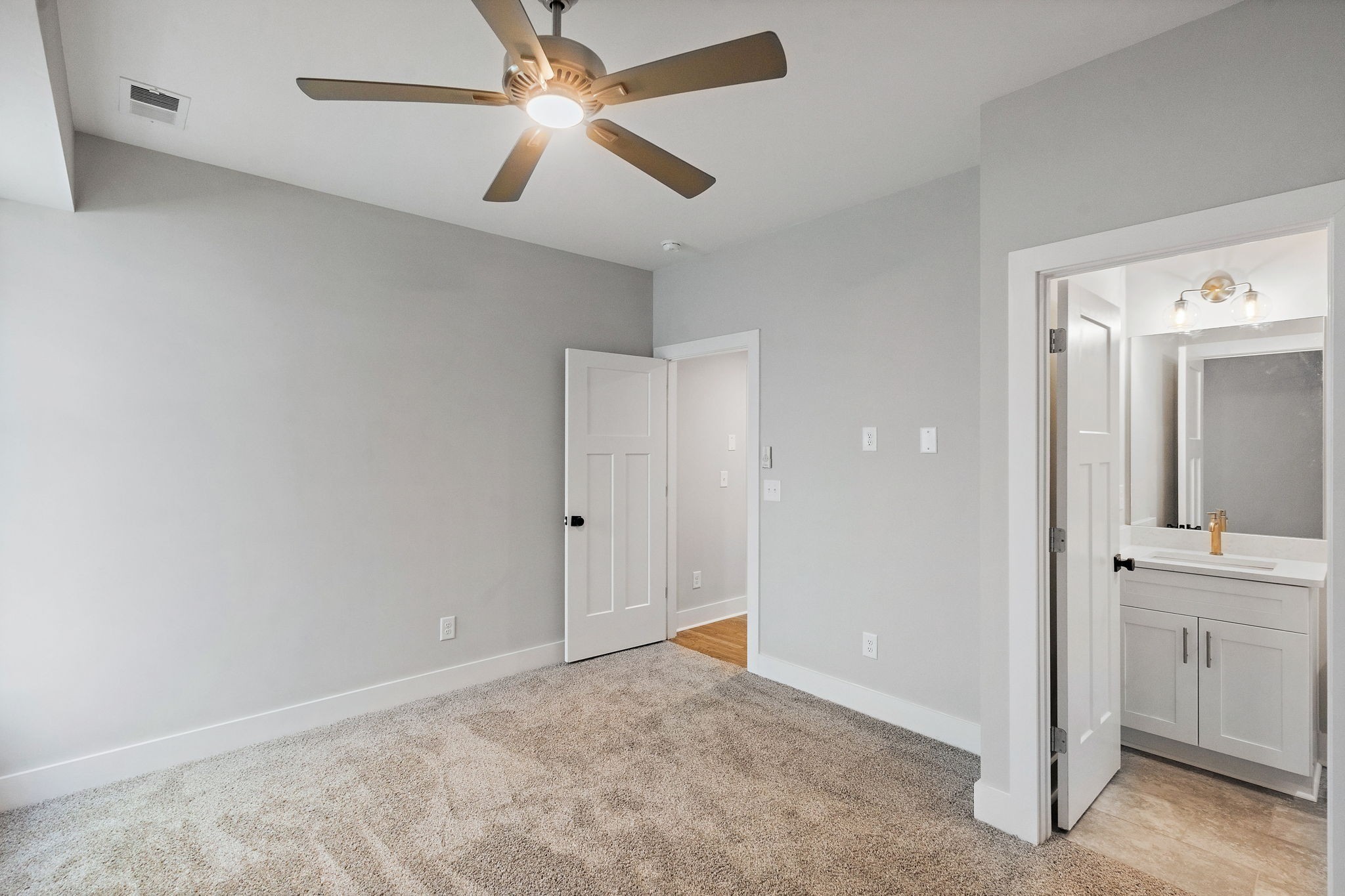 807 Arbor Trace Cir