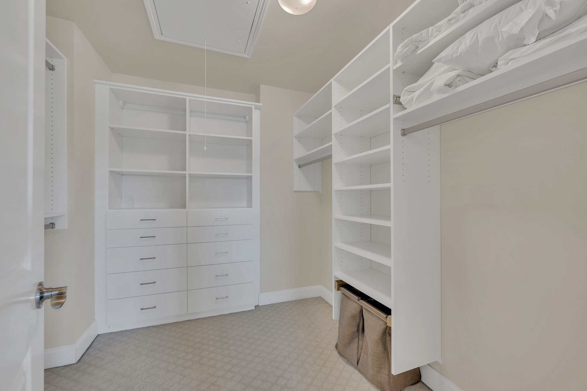 9549 Dresden Sq