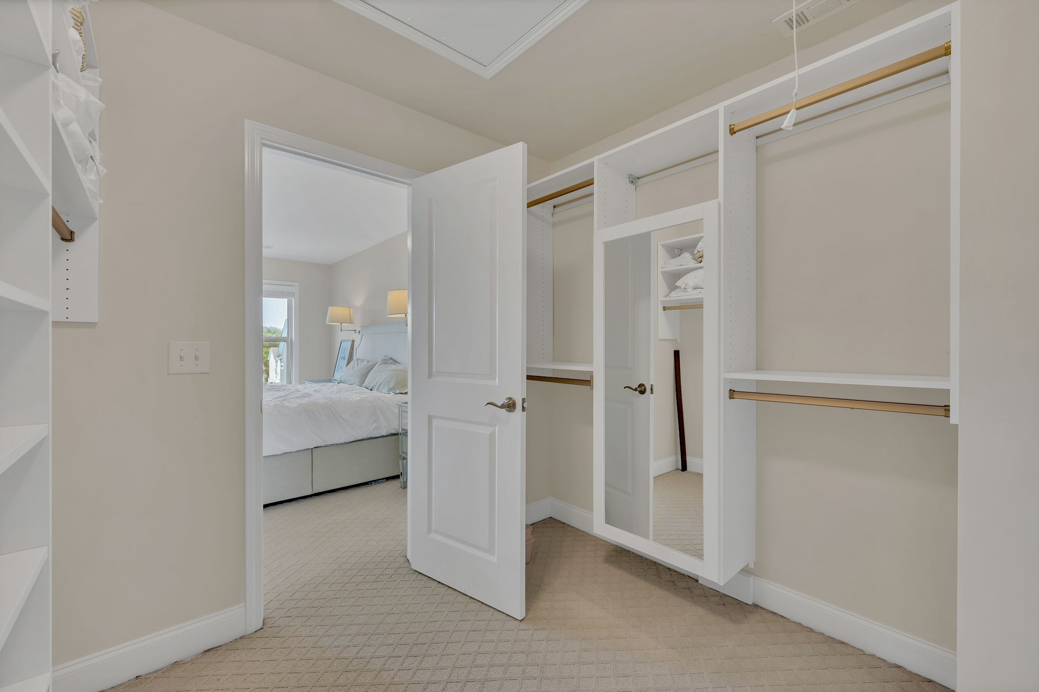9549 Dresden Sq