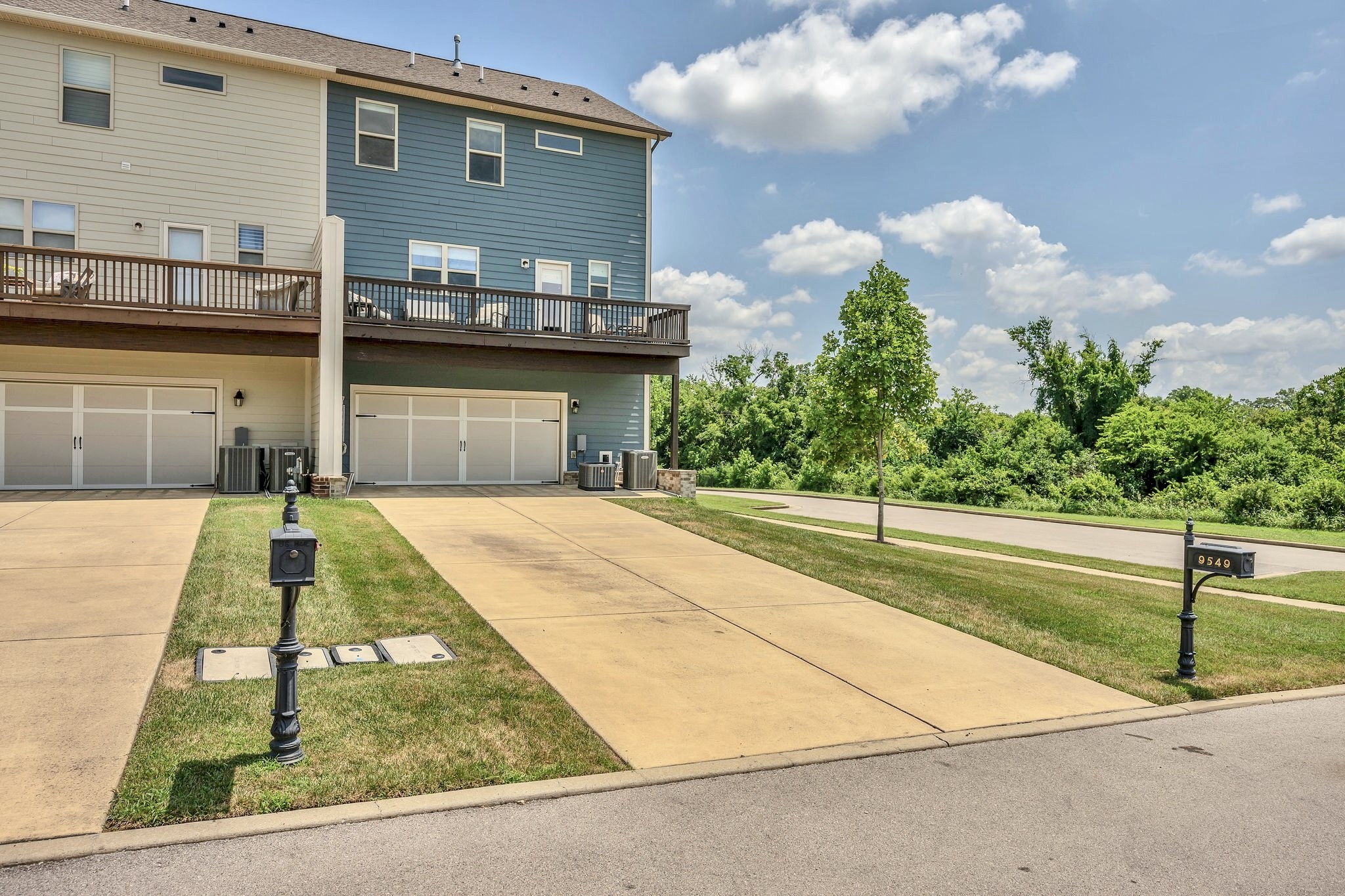 9549 Dresden Sq