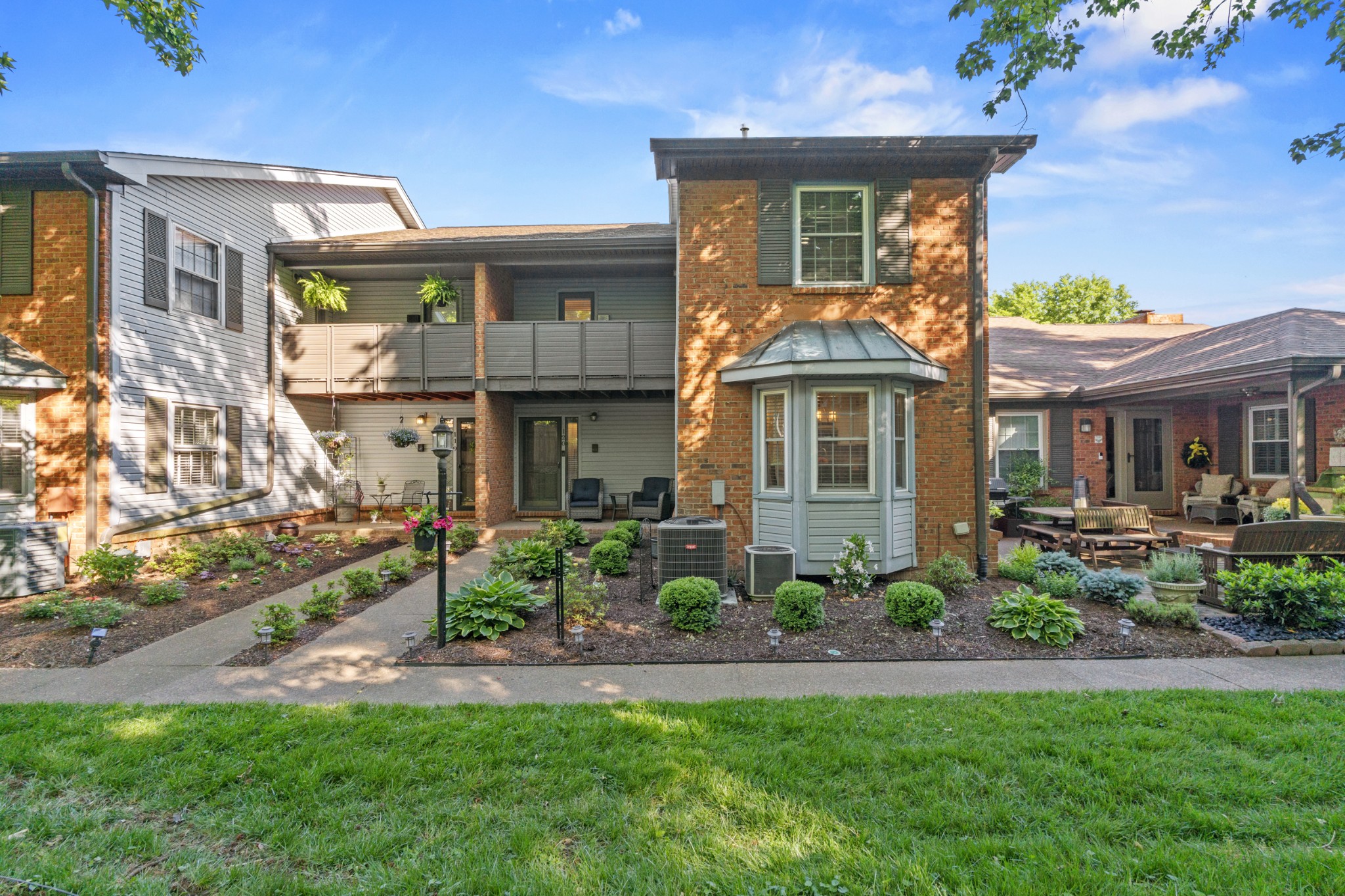 120 Hearthstone Manor Cir