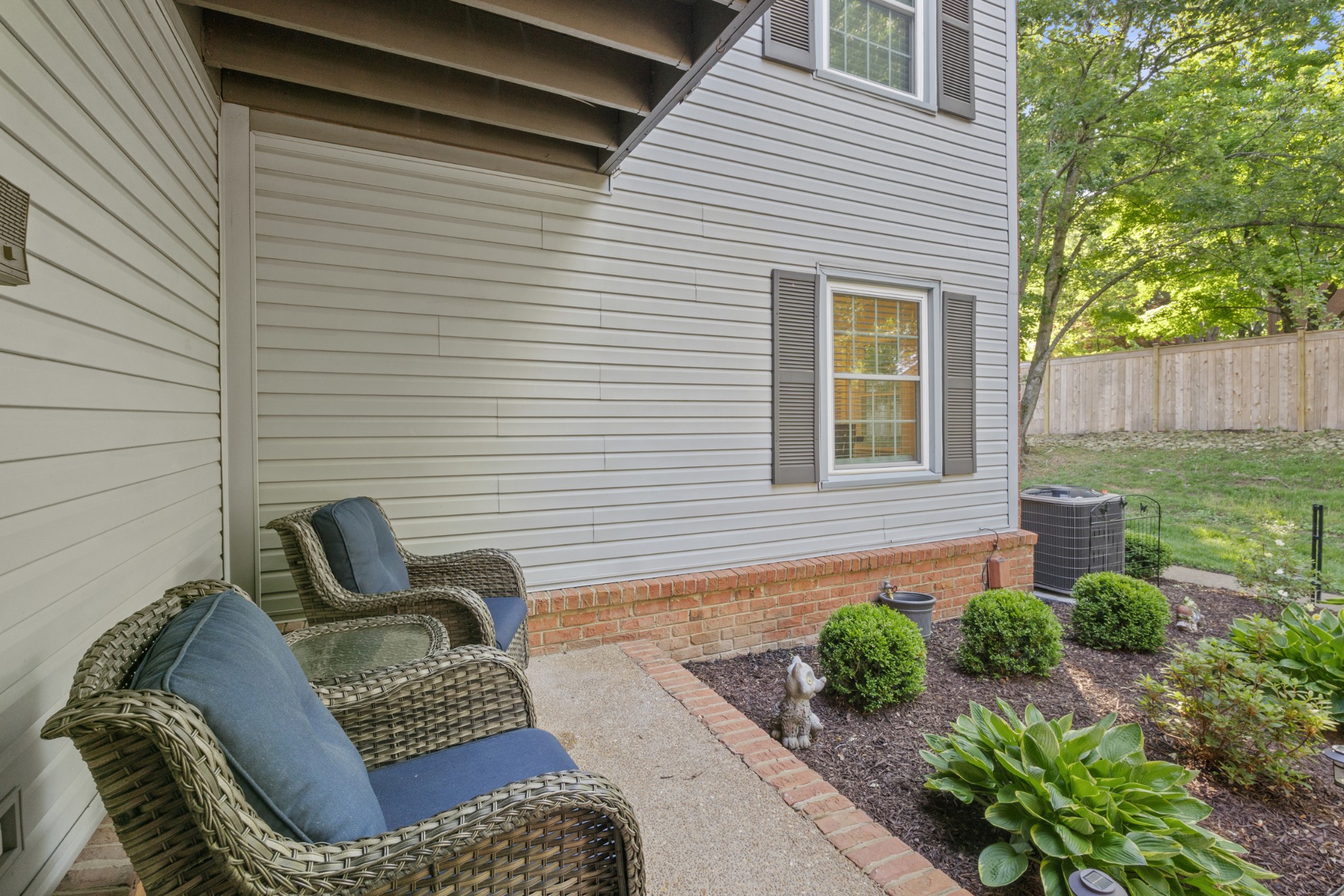 120 Hearthstone Manor Cir