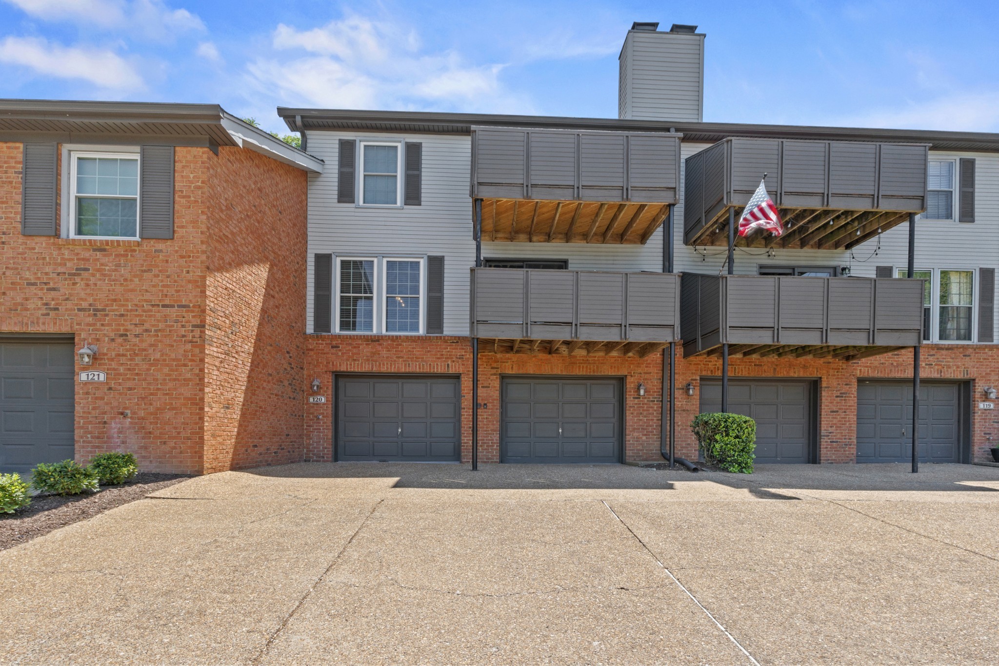 120 Hearthstone Manor Cir