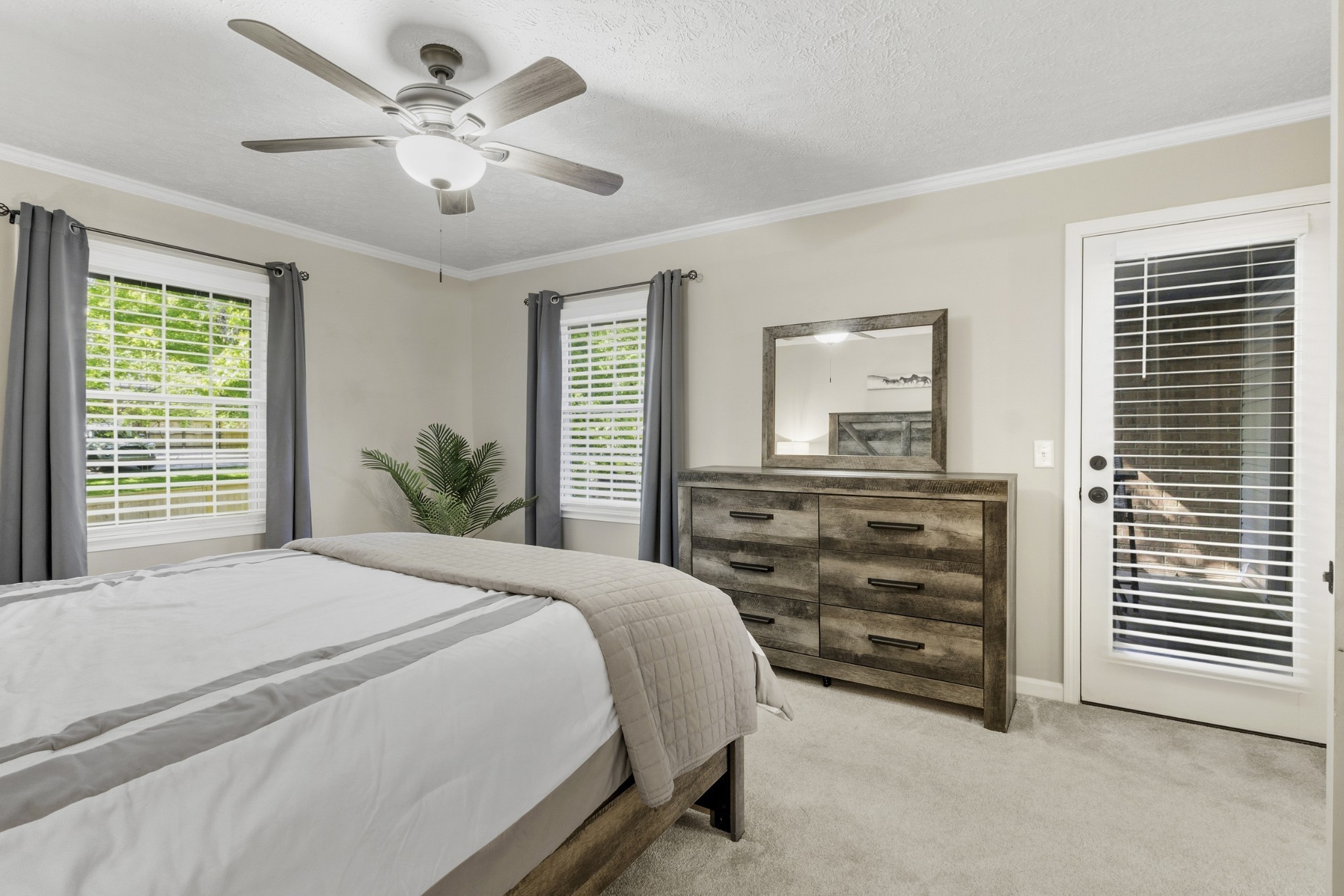 120 Hearthstone Manor Cir