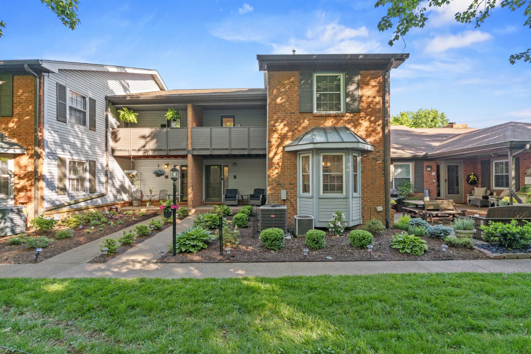 120 Hearthstone Manor Cir