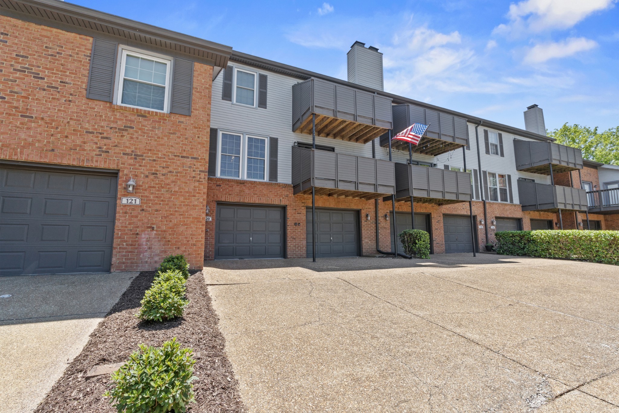 120 Hearthstone Manor Cir
