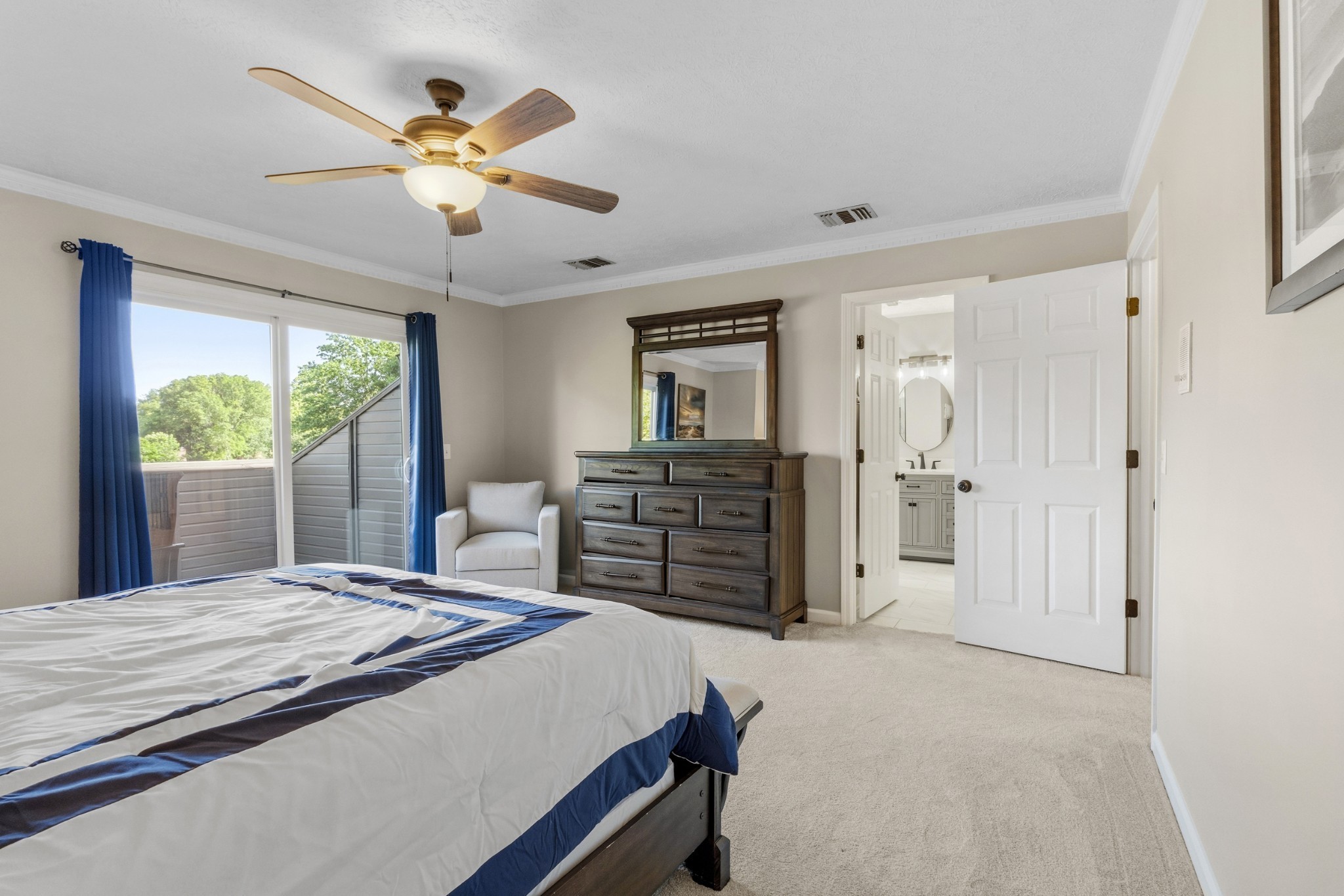 120 Hearthstone Manor Cir