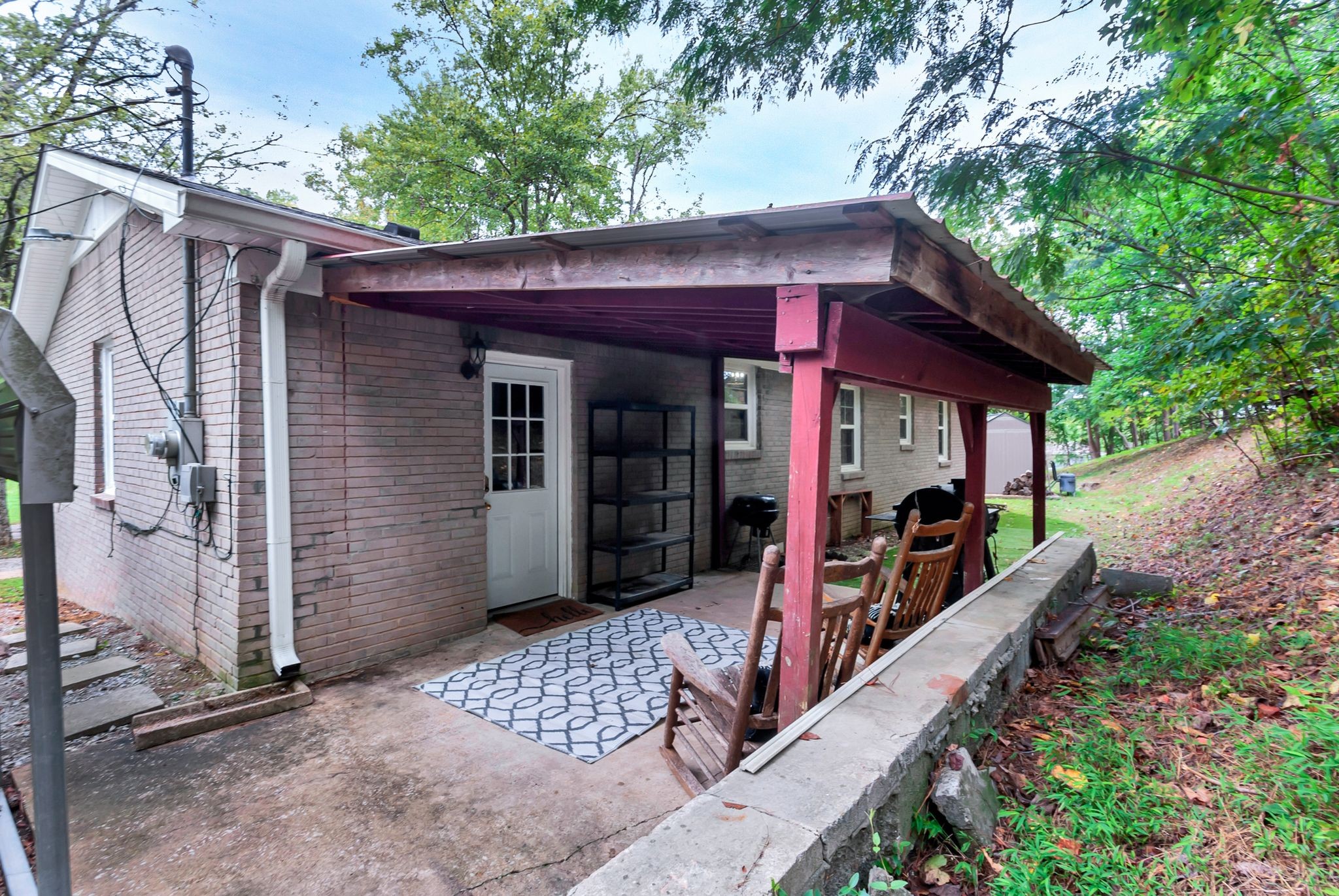 1801 Crestview Dr