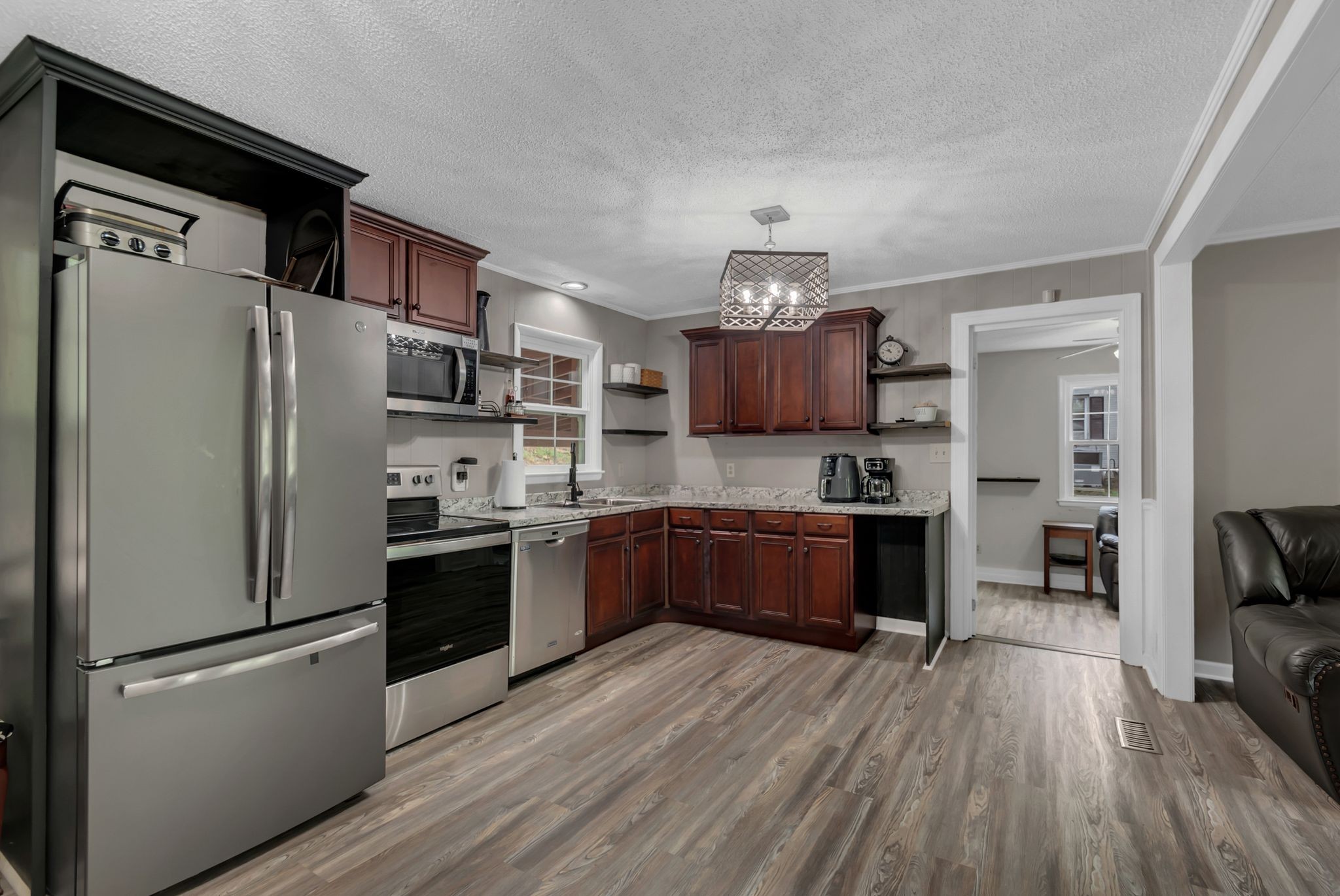 1801 Crestview Dr
