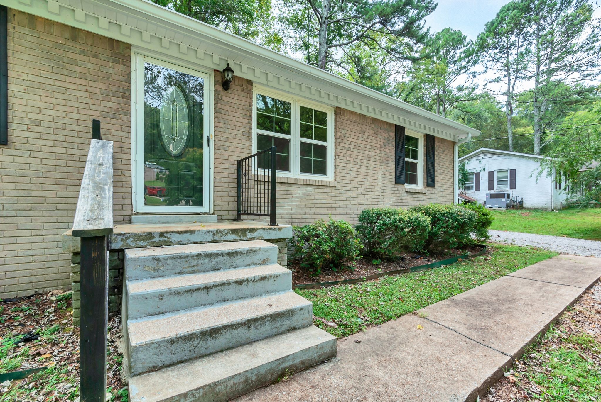 1801 Crestview Dr