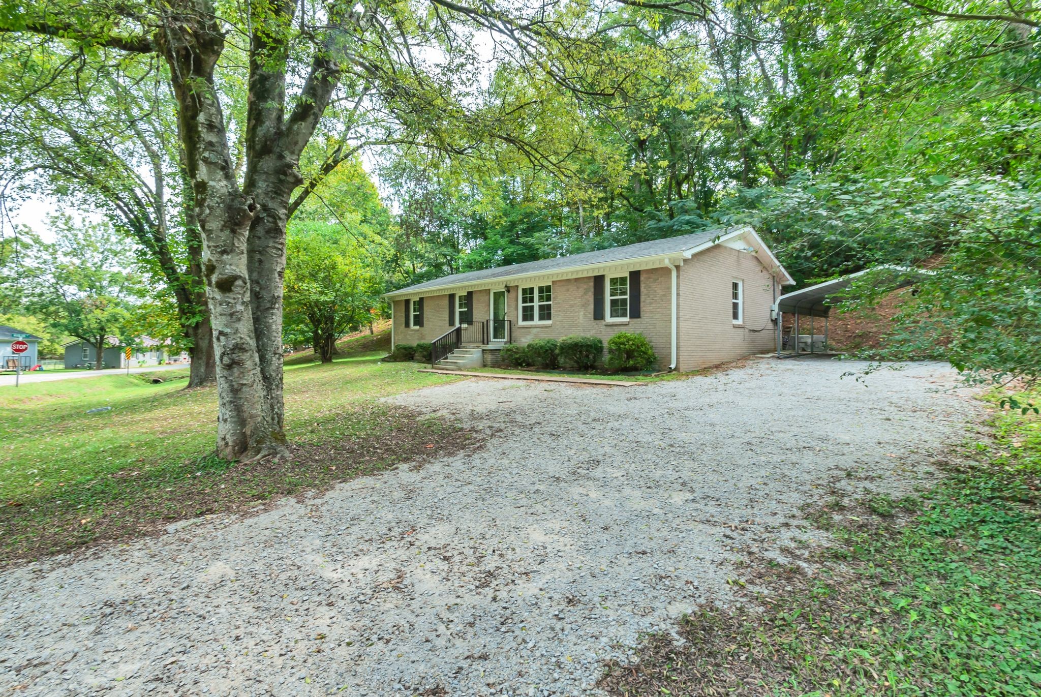1801 Crestview Dr