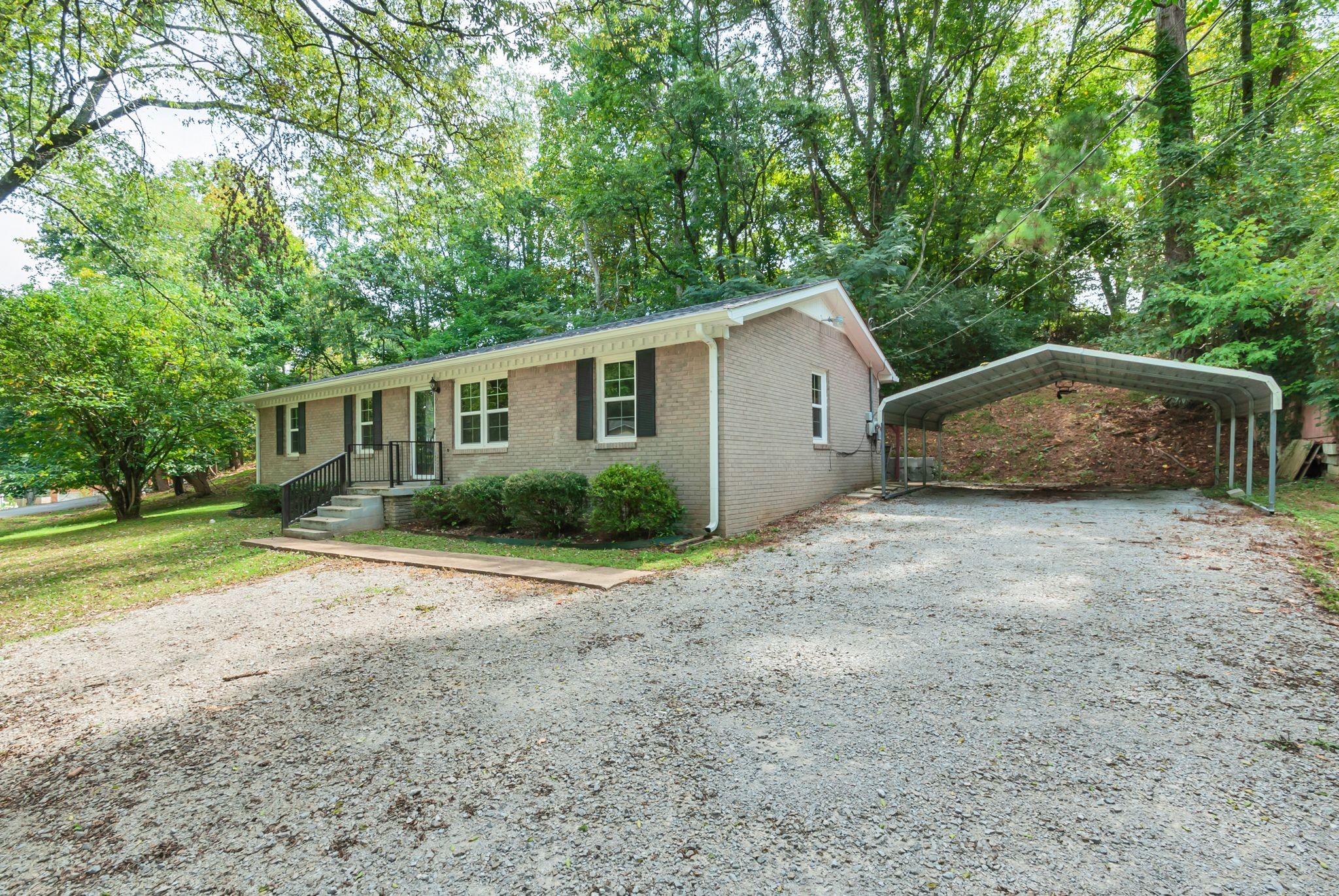 1801 Crestview Dr