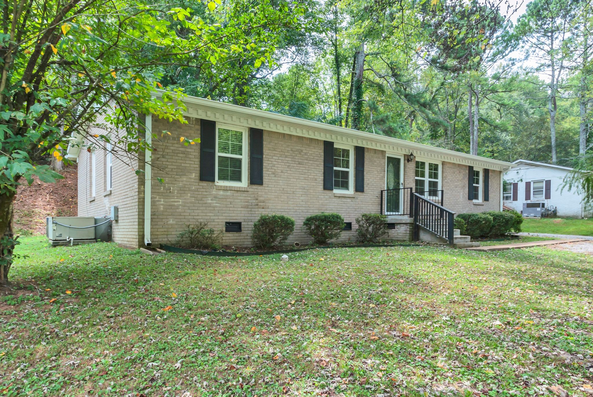 1801 Crestview Dr