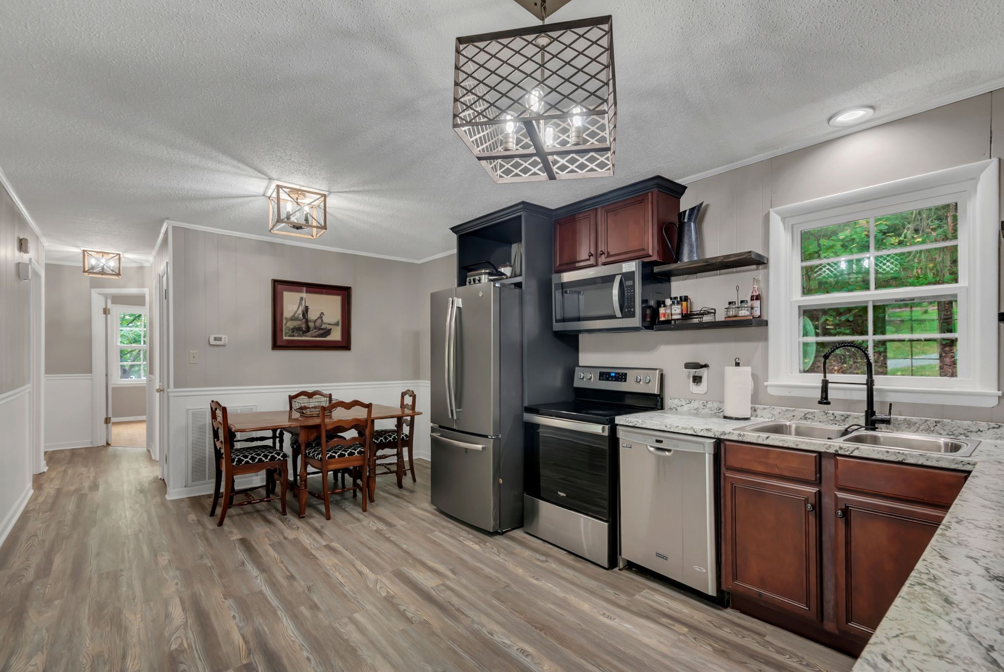 1801 Crestview Dr