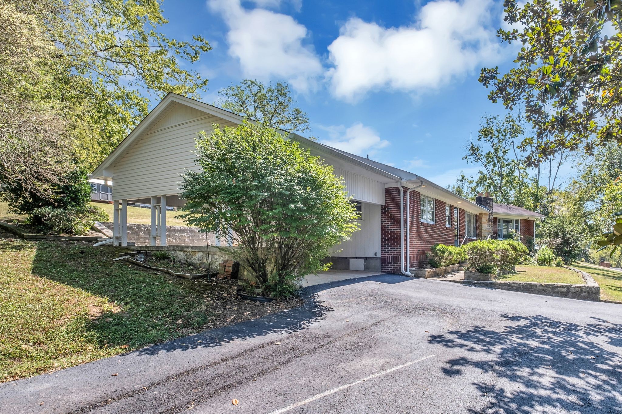 111 Sunset Dr