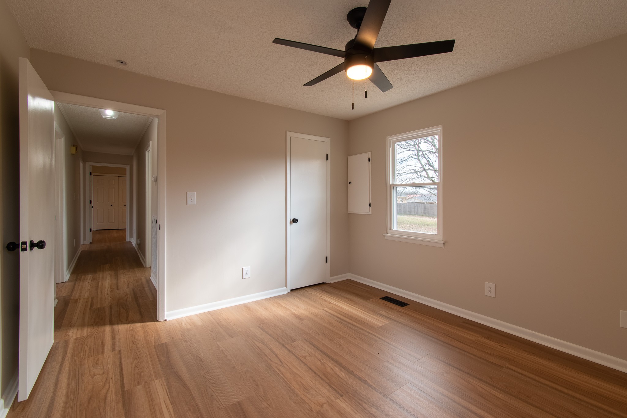 903 Livingston Dr