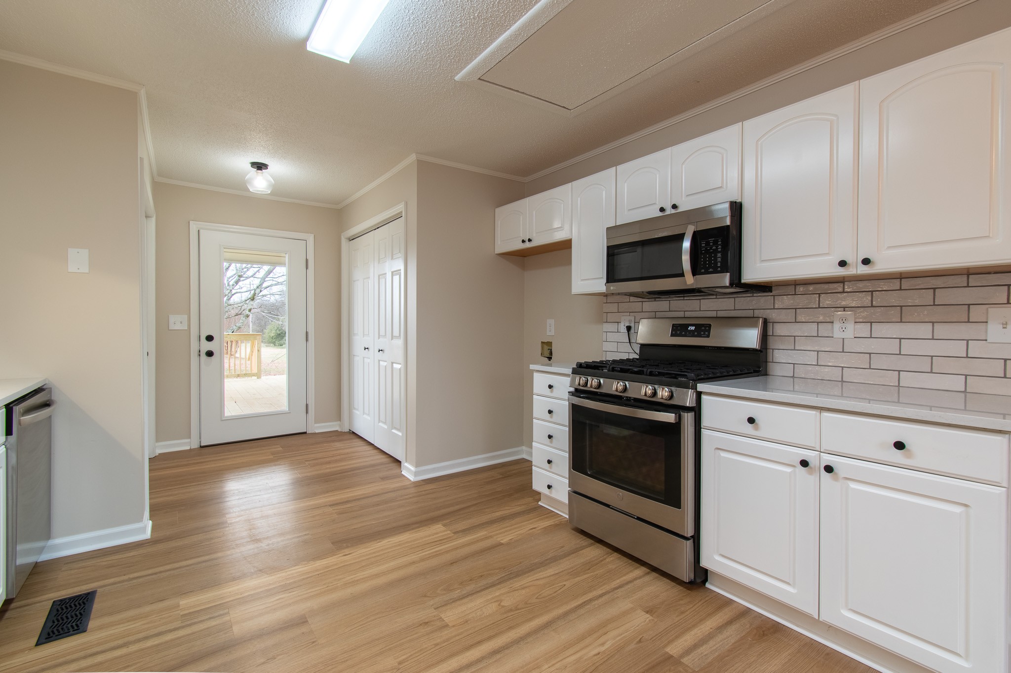 903 Livingston Dr