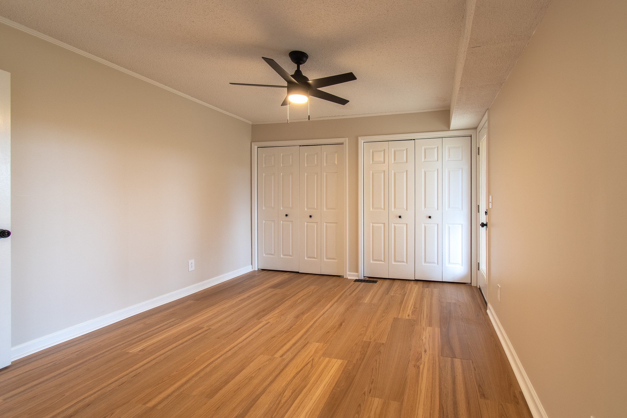 903 Livingston Dr