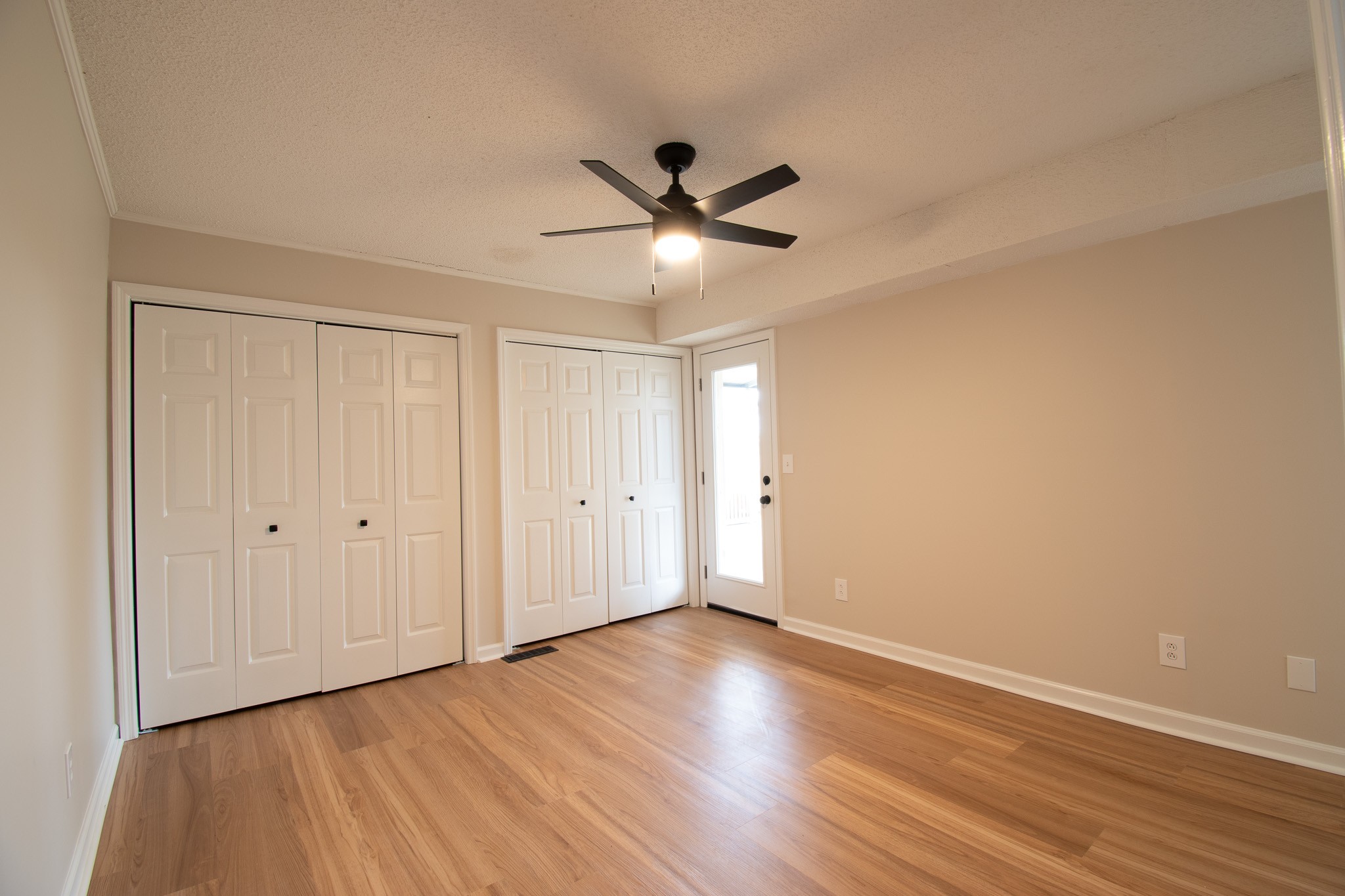 903 Livingston Dr