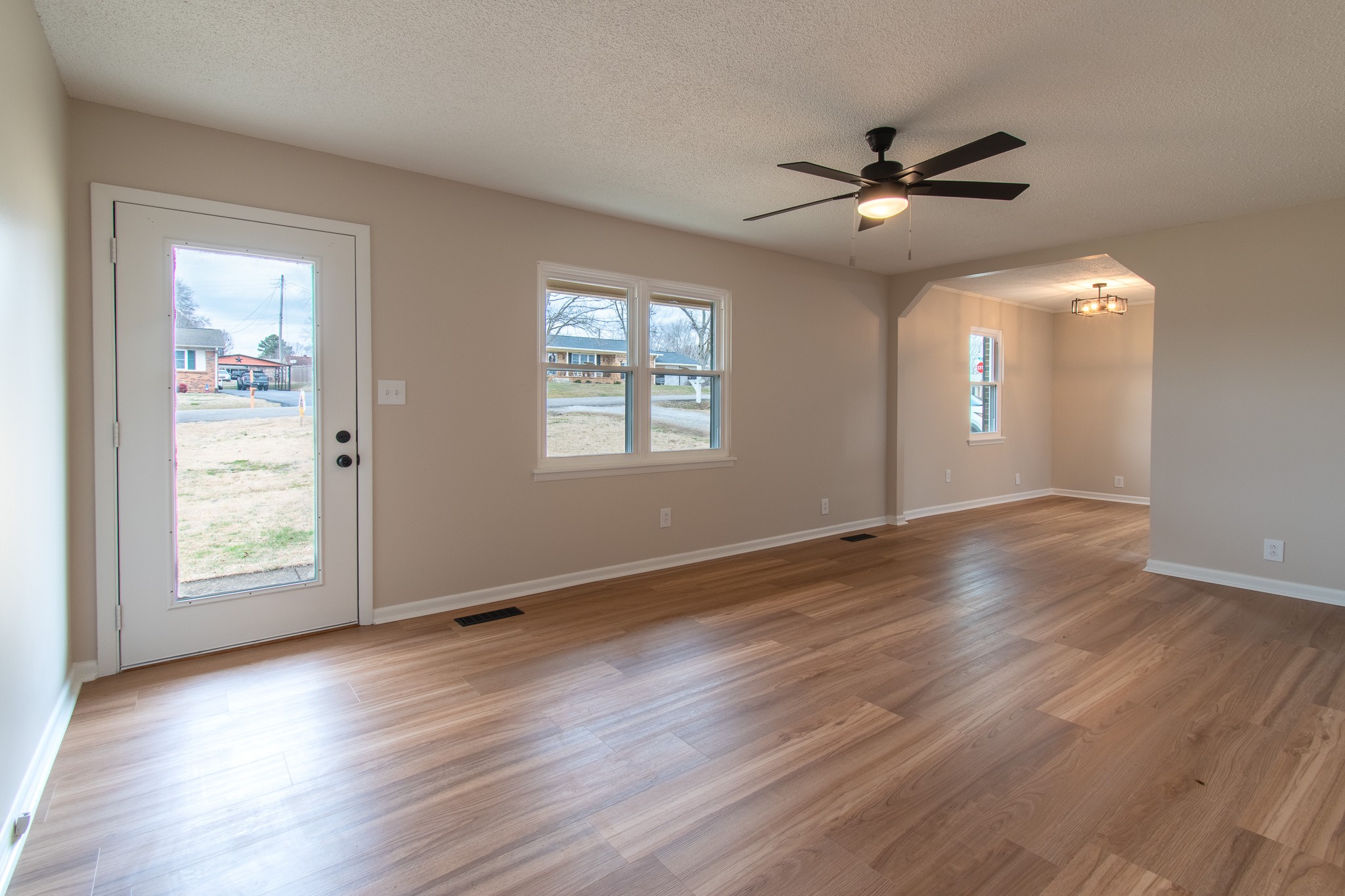 903 Livingston Dr