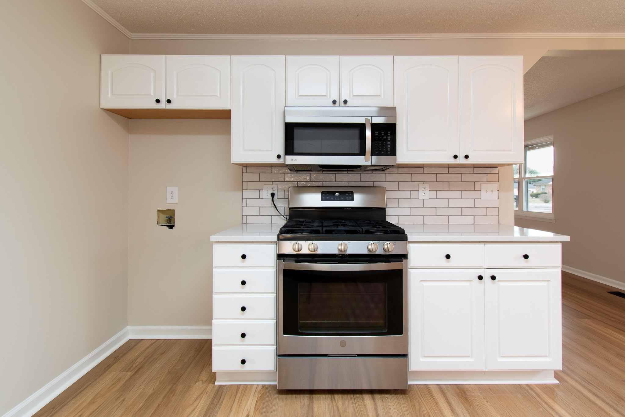 903 Livingston Dr