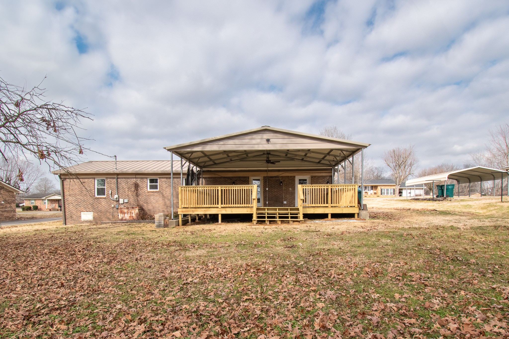 903 Livingston Dr