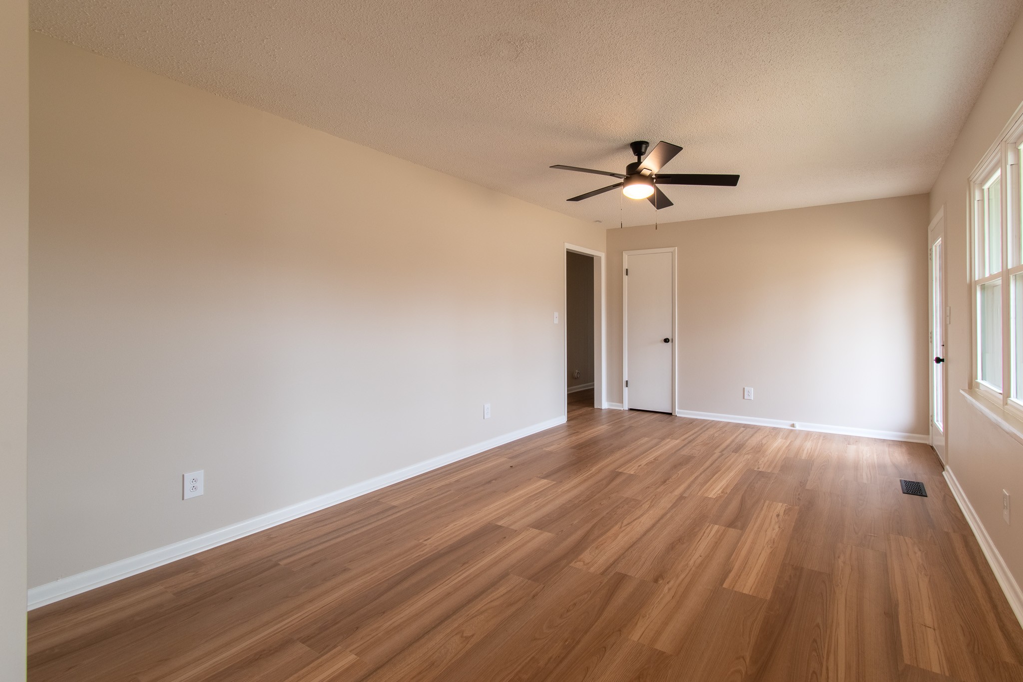 903 Livingston Dr